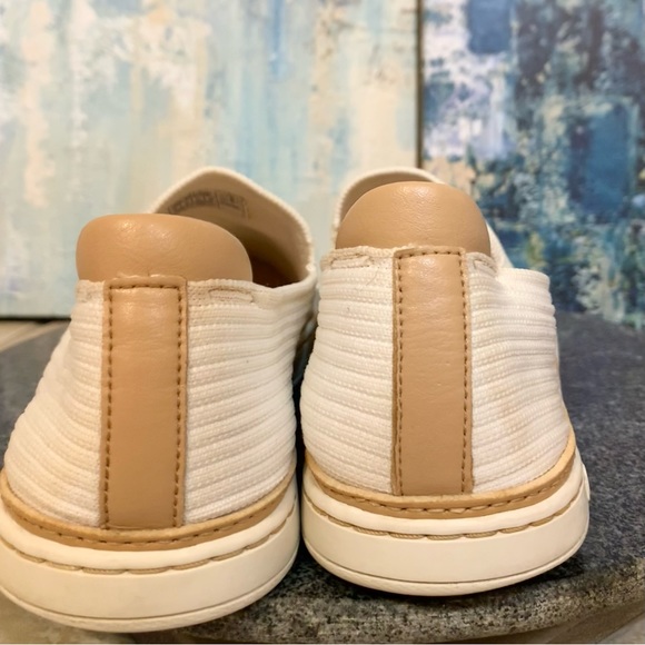 UGG Sammy white slip ons slides women’s loafers shoes size 8 - Picture 10 of 12